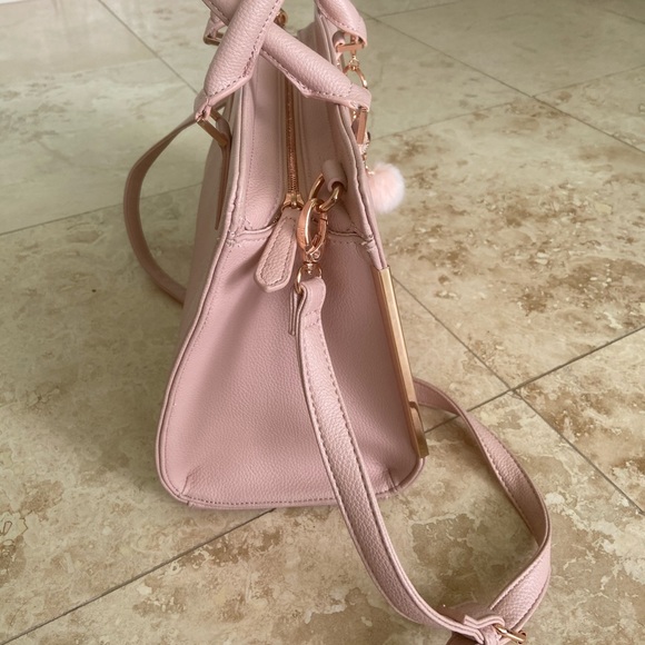 Guess handbag - Picture 2 of 3